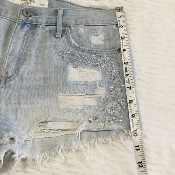 Abercrombie & Fitch embellished jean cut-off distressed ripped shorts size 8/29 - Picture 11 of 11